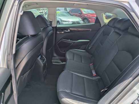 Used 2017 Kia Cadenza Premium FWD image 13