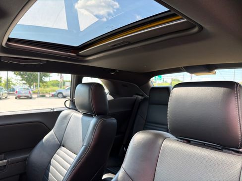 Used 2010 Dodge Challenger R/T RWD image 21