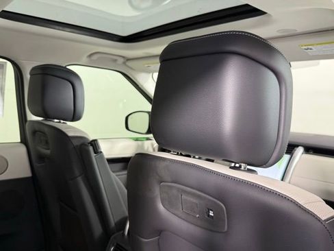 New 2025 Land Rover Discovery S image 27