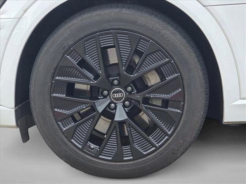 Certified 2024 Audi Q8 e-tron Prestige image 9