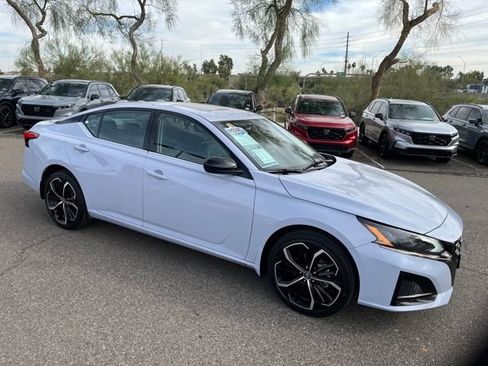 Used 2024 Nissan Altima 2.5 SR w/ SR Premium Package image 18