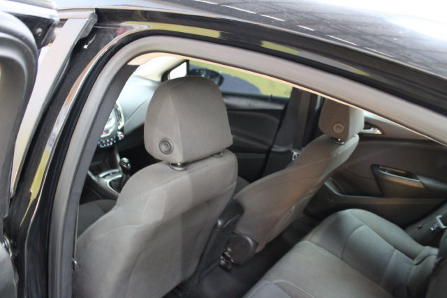 Used 2018 Chevrolet Cruze LT FWD image 10