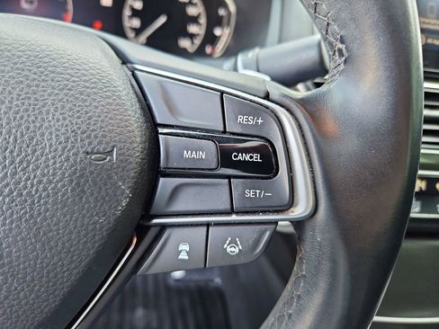 Used 2018 Honda Accord Sport image 12