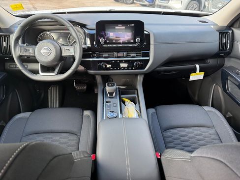 New 2025 Nissan Pathfinder SV image 14