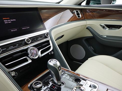New 2026 Bentley Flying Spur Plug-In Hybrid image 32