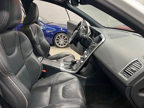 Used 2016 Volvo XC60 T6 R-Design w/ Climate Package image 30