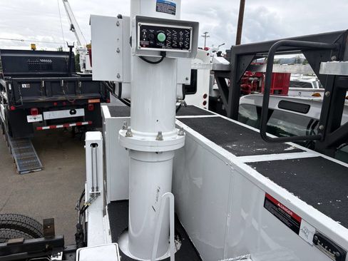 Used 2016 Ford F550 4x4 Regular Cab Super Duty image 25