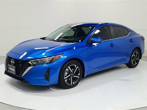 Used 2025 Nissan Sentra SV w/ Trunk Package image 3