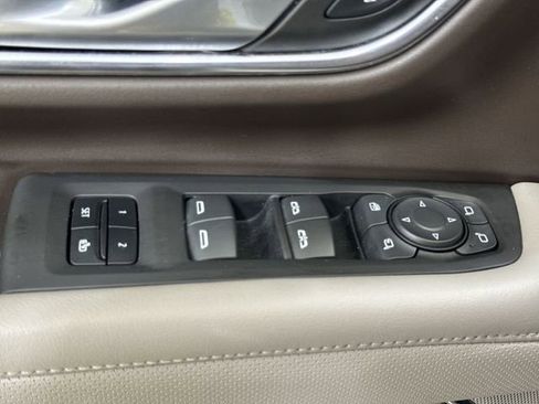 Used 2022 GMC Yukon SLT w/ SLT Premium Package image 24