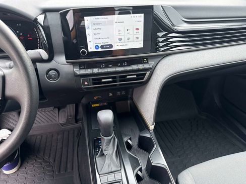 Used 2025 Toyota Camry LE w/ Convenience Package image 18