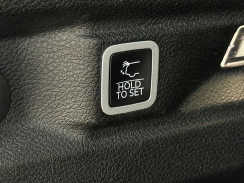 Used 2024 Jeep Grand Cherokee L Limited w/ Luxury Tech Group II image 29