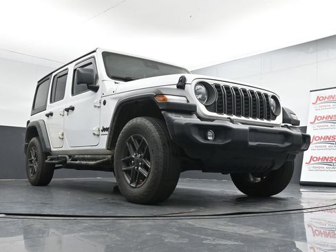 Used 2024 Jeep Wrangler Sport S image 18