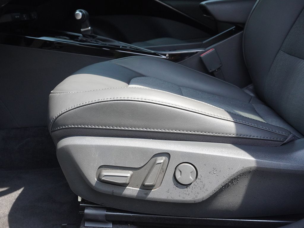 Used 2023 Kia Niro EX FWD image 27
