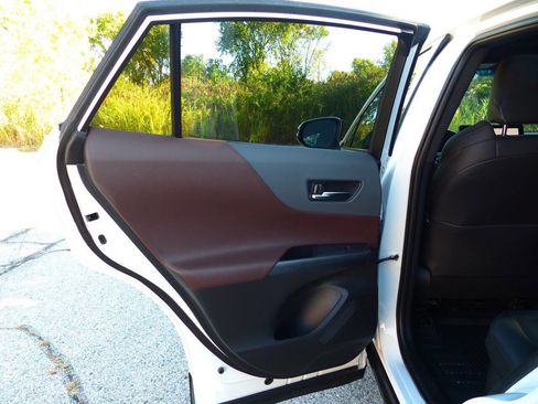 Used 2024 Toyota Venza Limited image 36