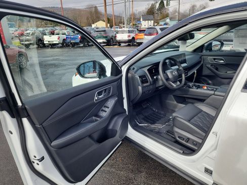 New 2026 Nissan Rogue Platinum image 10