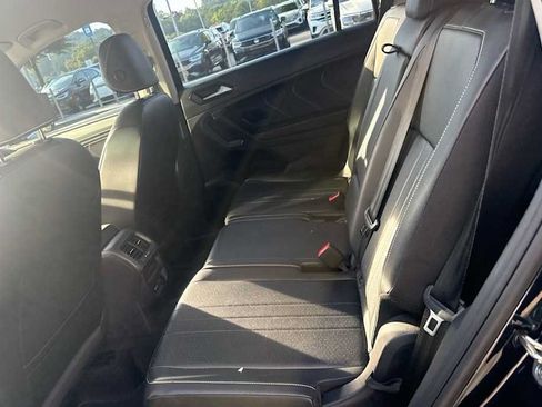 Certified 2023 Volkswagen Tiguan SE FWD image 40