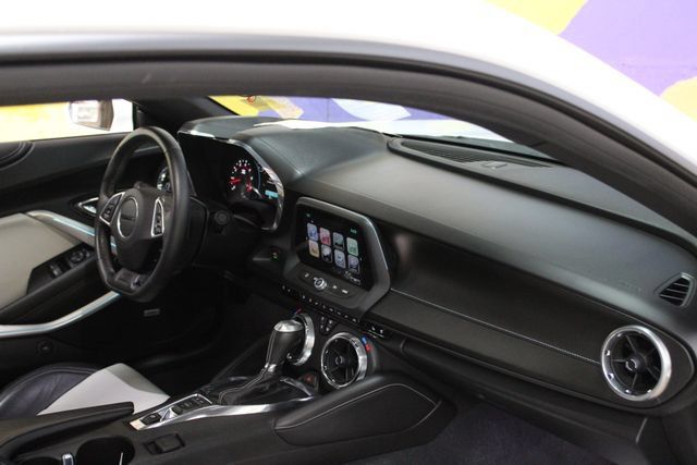 Used 2017 Chevrolet Camaro SS RWD image 10
