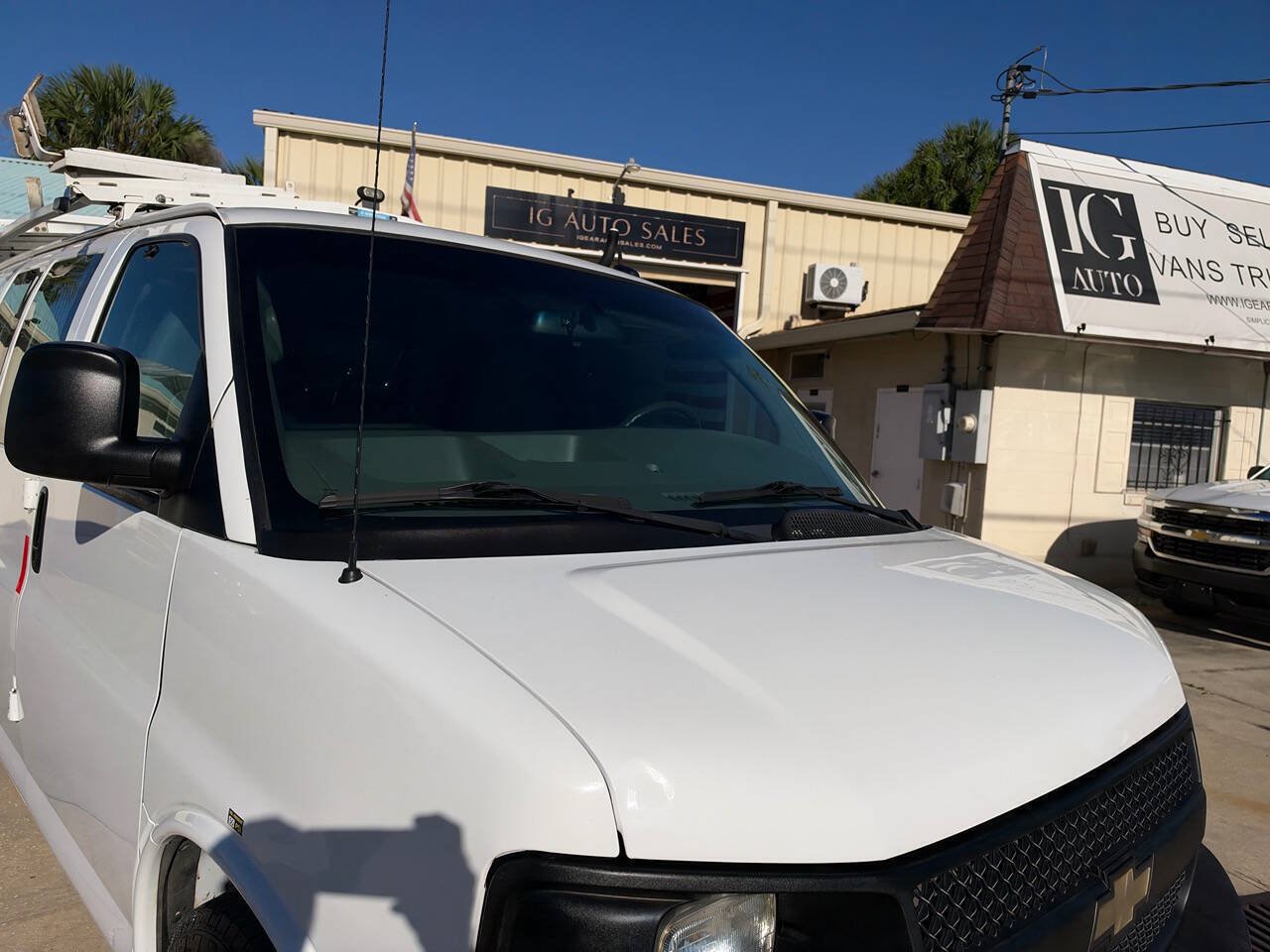 Used 2015 Chevrolet Express 2500 RWD image 30
