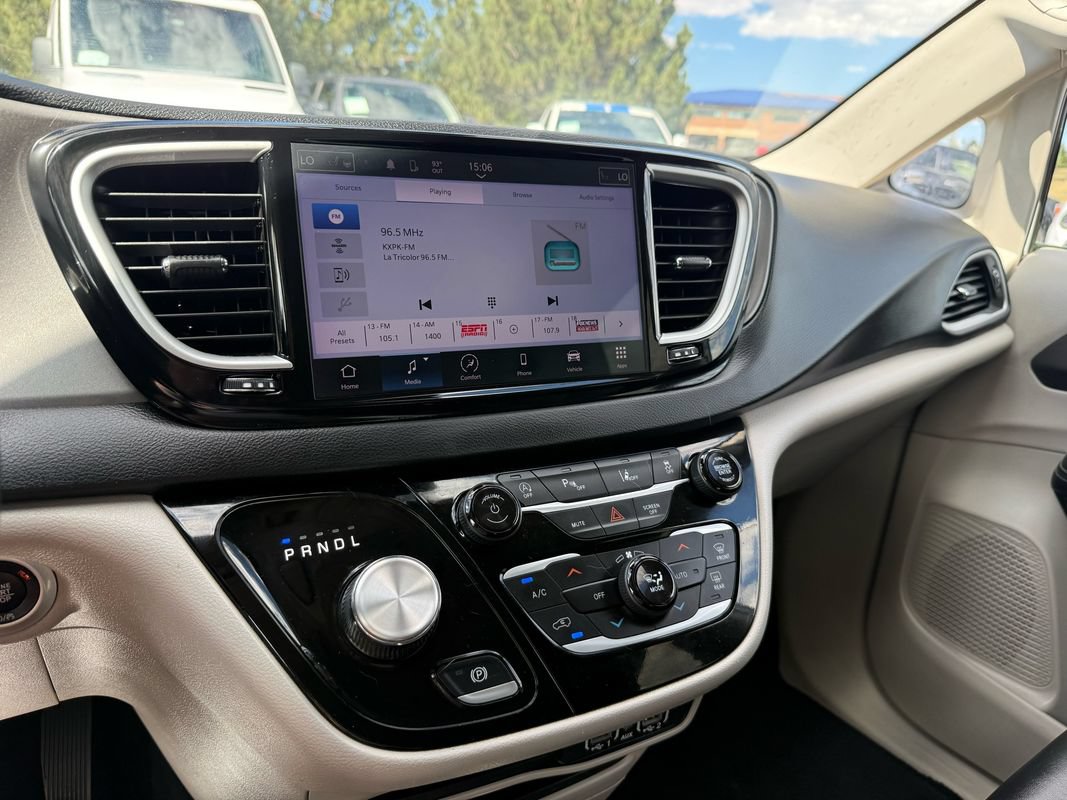 Used 2024 Chrysler Pacifica Touring-L FWD image 28