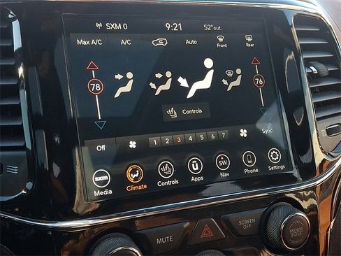 Used 2020 Jeep Grand Cherokee Overland image 16