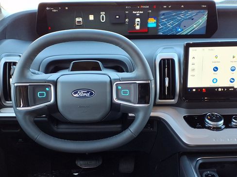 New 2025 Ford Expedition Active image 12