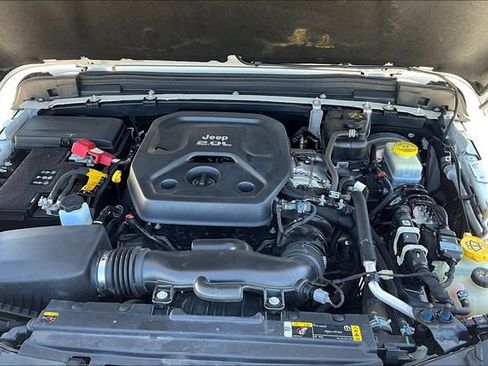 Used 2022 Jeep Wrangler Unlimited Sahara w/ Cold Weather Group image 30