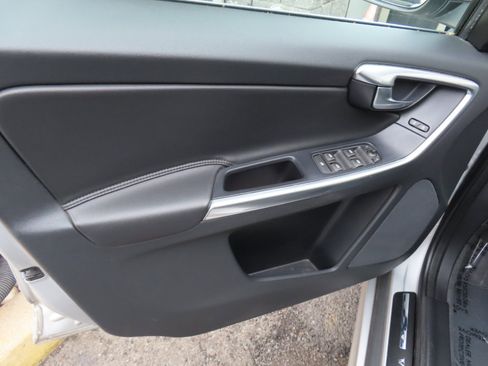 Used 2016 Volvo XC60 T6 image 8