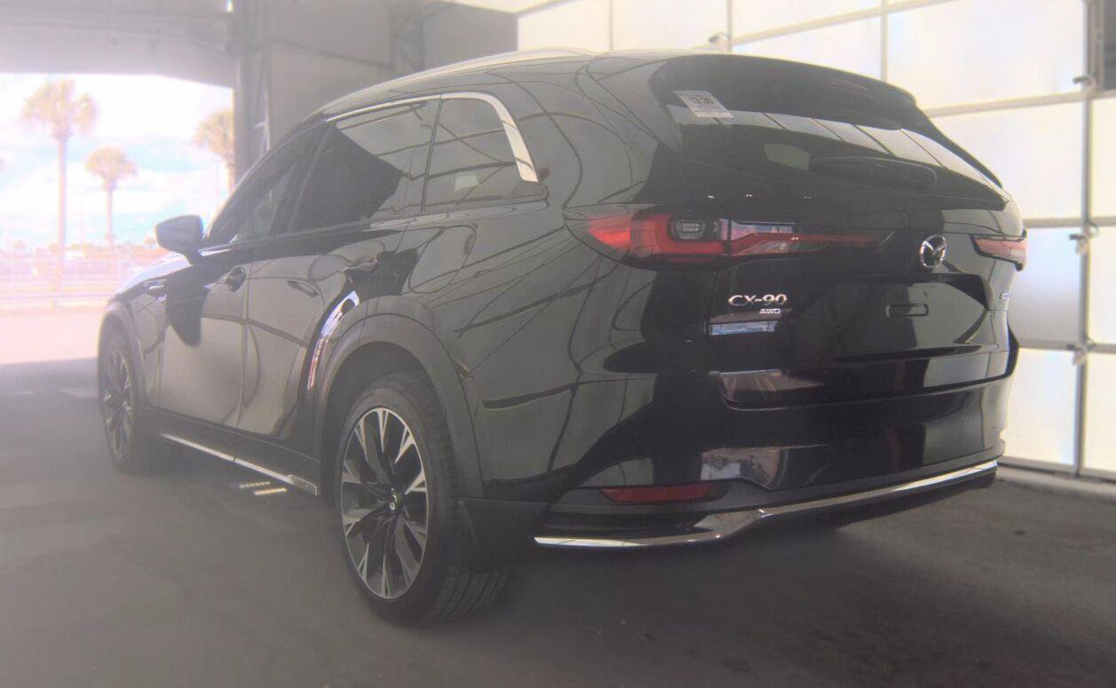 Used 2024 MAZDA CX-90 Plug-In Hybrid w/ Premium Plus AWD/4WD image 16