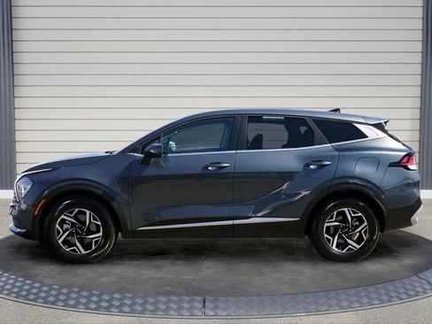 Used 2025 Kia Sportage LX image 4