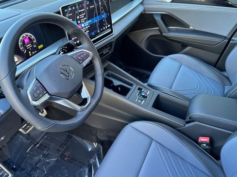 New 2026 Volkswagen Tiguan SE R-Line image 9