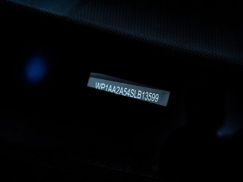 Certified 2025 Porsche Macan image 32