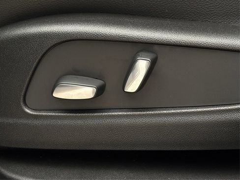 New 2025 Cadillac XT6 Luxury image 31