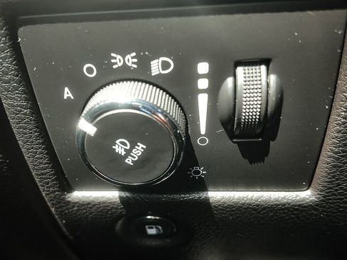 Used 2019 Jeep Grand Cherokee Limited image 13