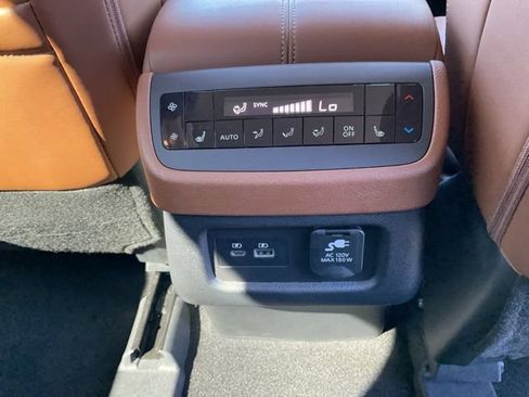 Used 2025 Nissan Pathfinder Platinum AWD/4WD image 24