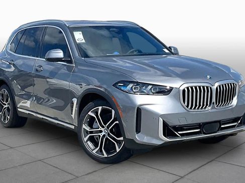 Used 2026 BMW X5 xDrive50e w/ Premium Package AWD/4WD image 2