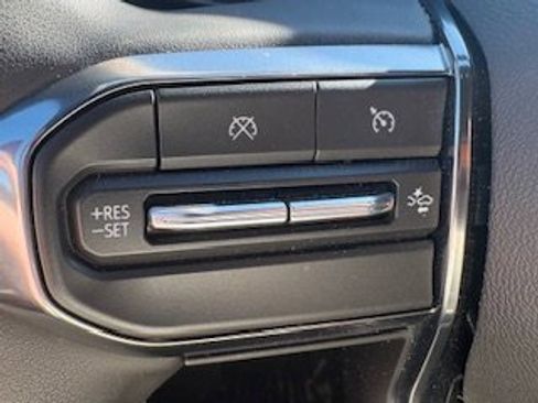 Used 2024 GMC Canyon AT4 w/ Technology Package image 6