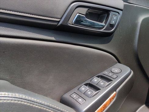 Used 2020 Chevrolet Suburban Premier AWD/4WD image 7