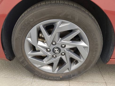 Used 2024 Hyundai Elantra SEL image 31