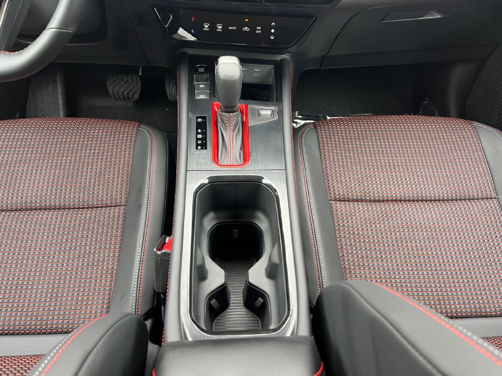 New 2027 Nissan Kicks SR FWD image 12