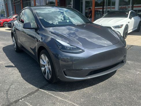 Used 2023 Tesla Model Y AWD image 7