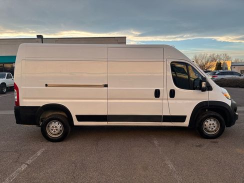 Used 2023 RAM ProMaster 2500 image 2