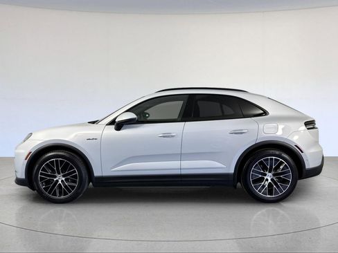 Certified 2025 Porsche Macan 4 Electric image 2