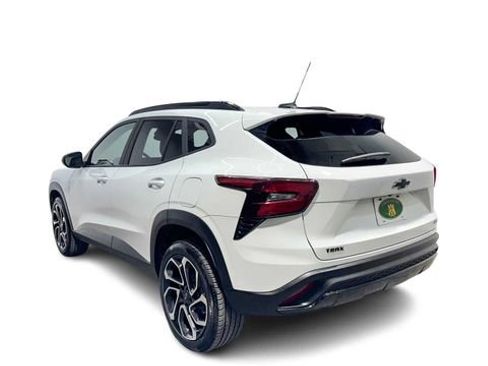 Used 2025 Chevrolet Trax LT w/ Driver Confidence Package image 4