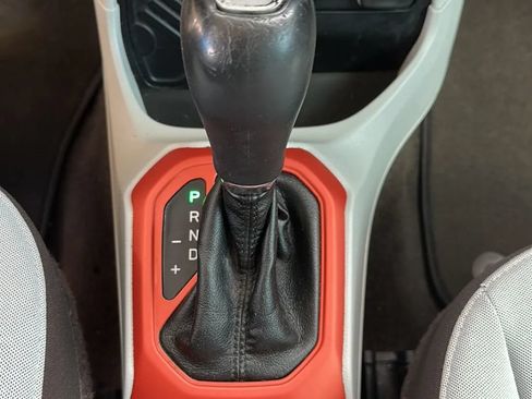 Used 2016 Jeep Renegade Latitude w/ Safety & Security Group FWD image 38