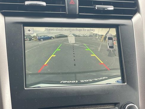 Used 2018 Ford Fusion SE w/ Fusion SE Technology Package FWD image 15