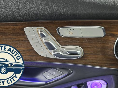 Used 2022 Mercedes-Benz GLC 300 4MATIC image 21