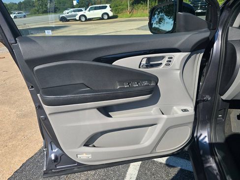 Used 2017 Honda Pilot Touring image 13