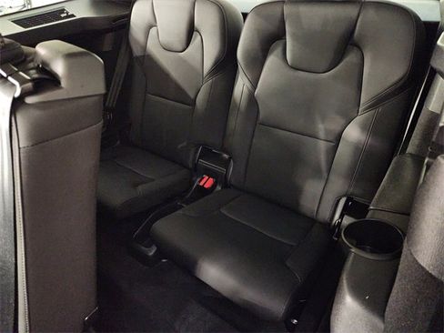 Used 2025 Volvo XC90 B6 Plus image 32