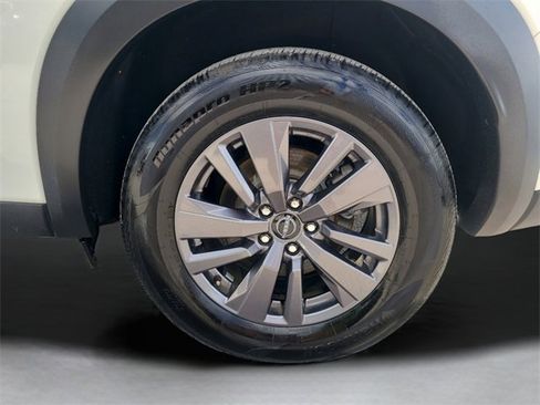 Used 2022 Nissan Pathfinder SV image 12