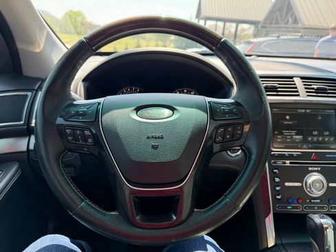 Used 2016 Ford Explorer Platinum image 9